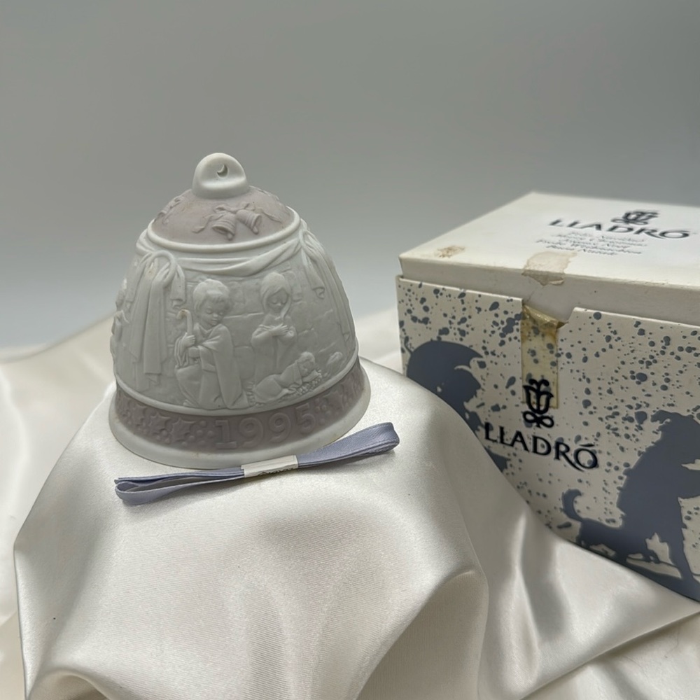1995 Lladro Christmas Bell